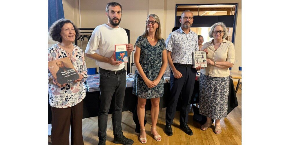 Bérangère Thomas (Paul Verlaine de la Lorraine - Éditions des Paraiges), Adrien Genoudet (Nancy-Saïgon - Seuil), Fabienne Henryot (présidente du comité Erckmann-Chatrian), Laurent Jalabert et Isabelle Brian (Histoire européenne de la Lorraine - La Nuée Bleue), ont été récompensés. La cérémonie s’est tenue samedi 30 mai à Abreschviller, lieu où Alexandre Chatrian a passé son enfance. Photo Lucas Rodriguez.
